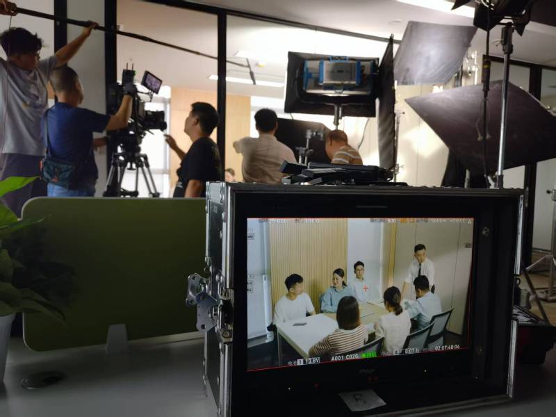 塔河县TVC拍摄公司：科技产品视觉化大师，诠释未来感与功能美学